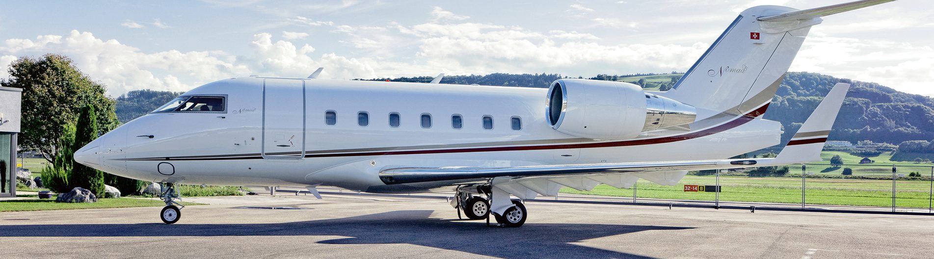 Charter Challenger 604 private jet